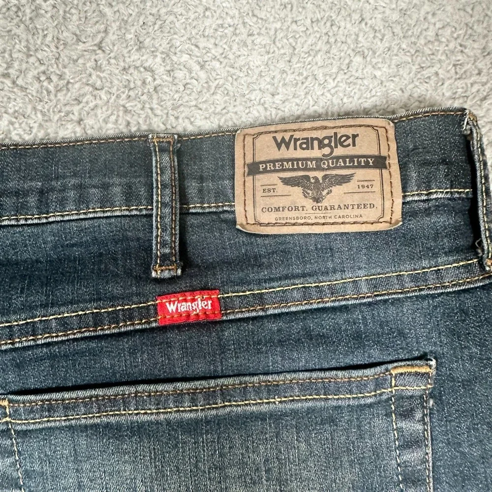 Wrangler Jeans Mens 42x30 Denim Blue Relaxed Fit‎ Bootcut Medium Wash 1098R8TOX
